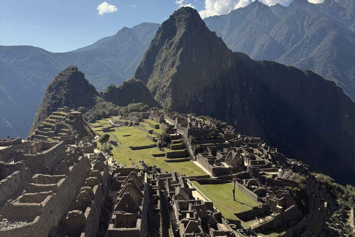 Die Ruinen von Machu Picchu vor dem Berg Huayna Picchu
